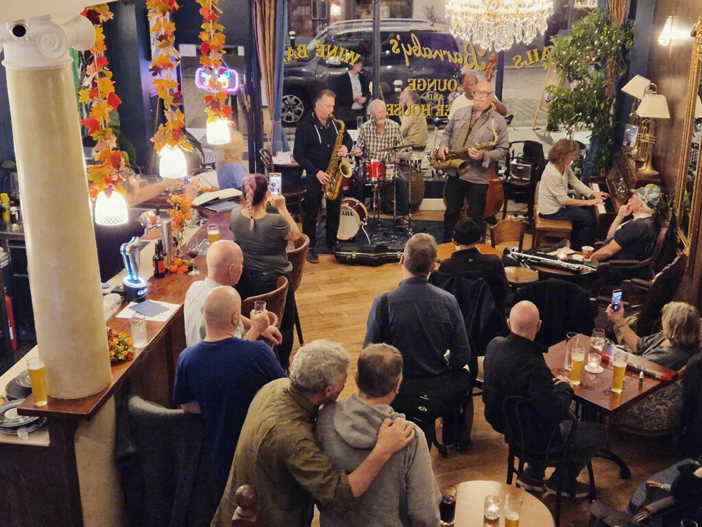 Barnaby's Lounge