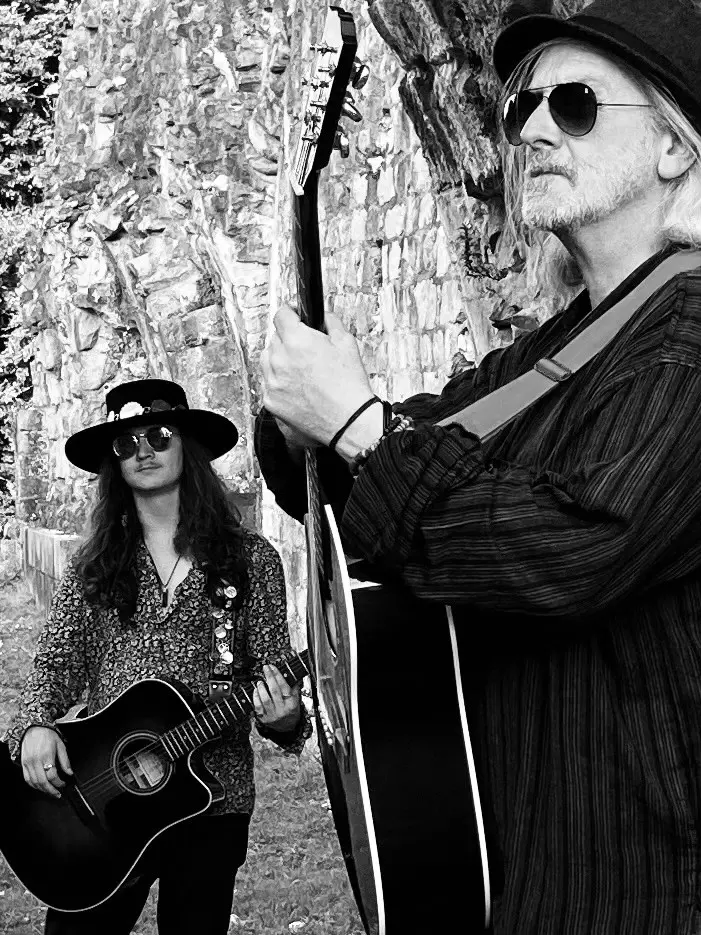 Acoustic Brunch: Hat No Hat